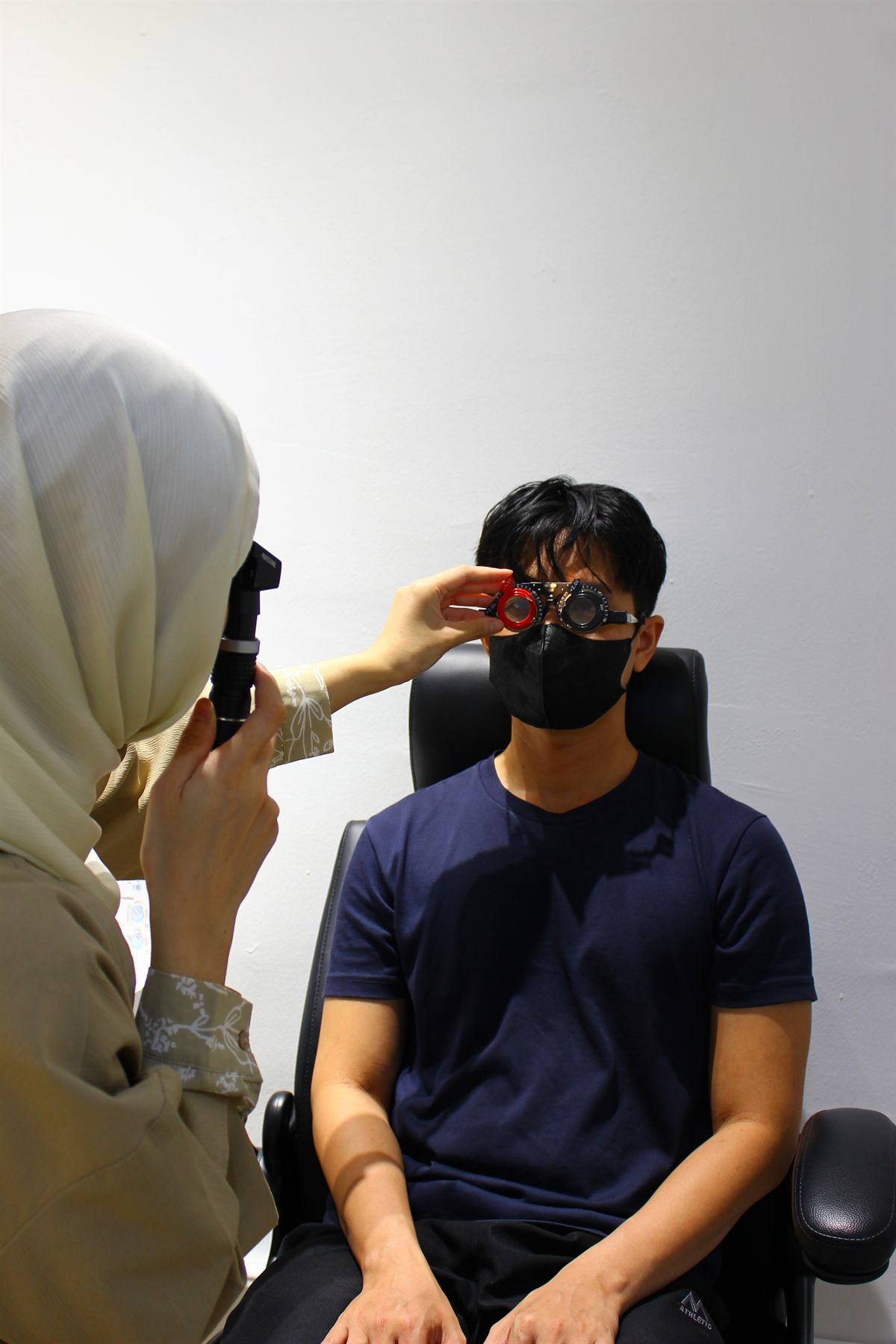 Myopia assessment with trial lenses